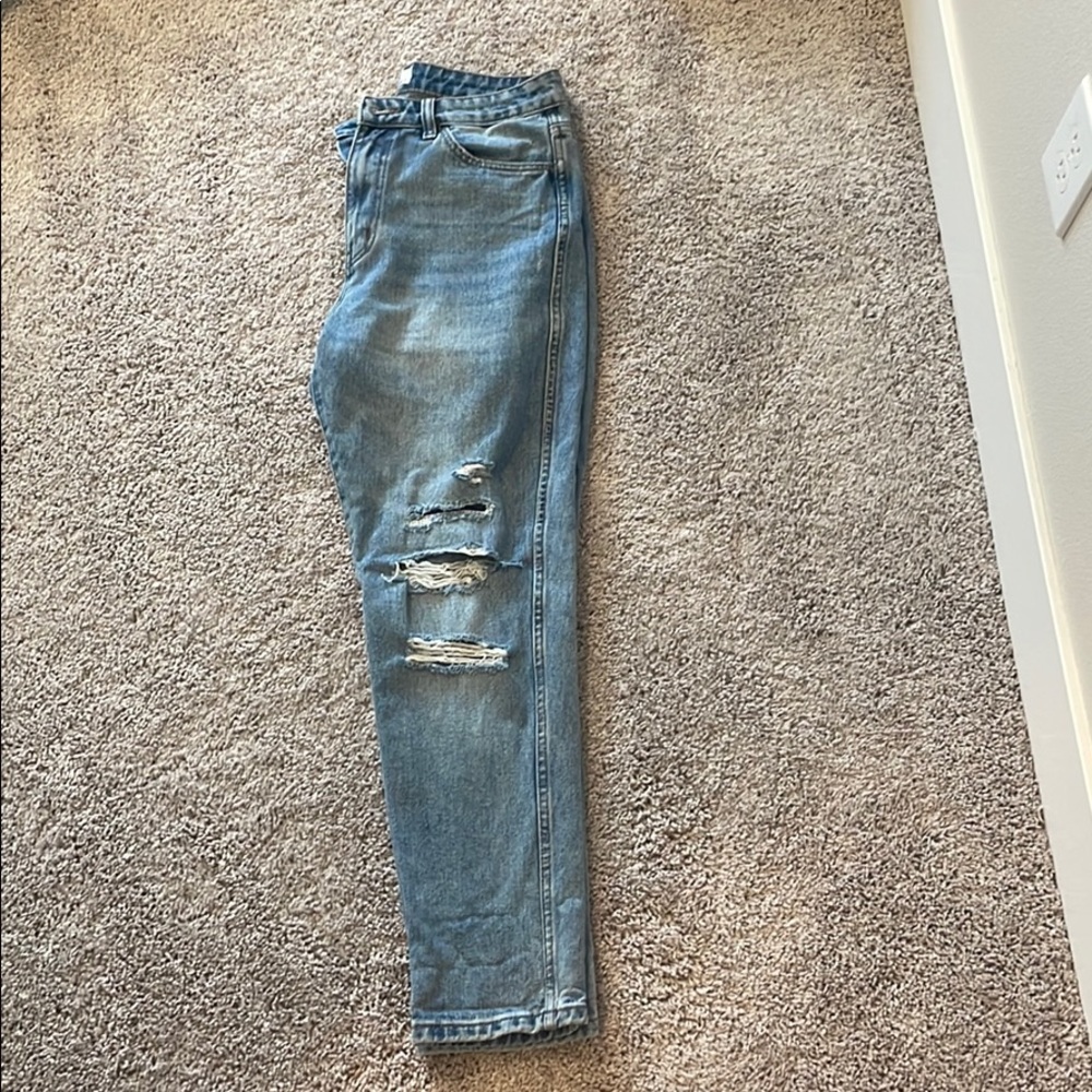 Distressed Vervet Jeans - Picture 3 of 5